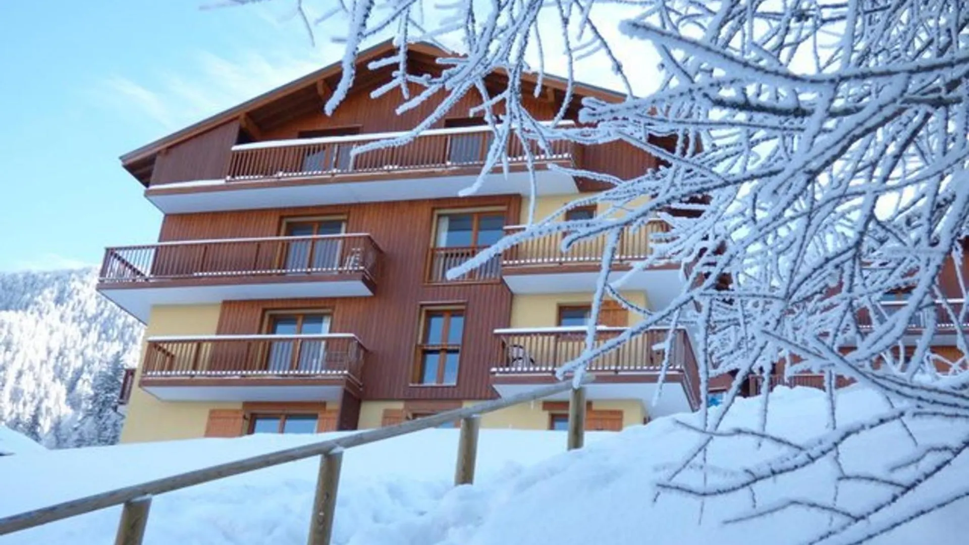 Appartement 4 Pieces Pour 6/8 Personnes Avec Terrasse, Proche Pistes Et Centre A Valfrejus - Fr-1-265-172 0*,  France