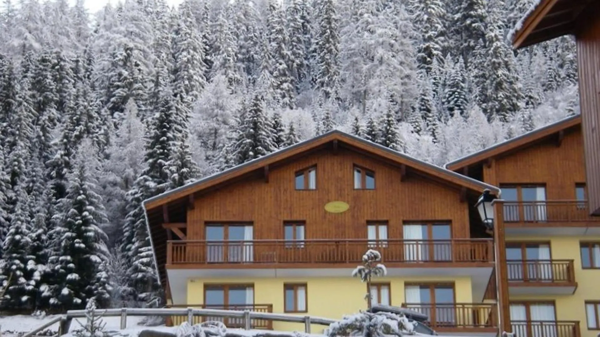 Appartement 4 Pieces Pour 6/8 Personnes Avec Terrasse, Proche Pistes Et Centre A Valfrejus - Fr-1-265-172 Apartment