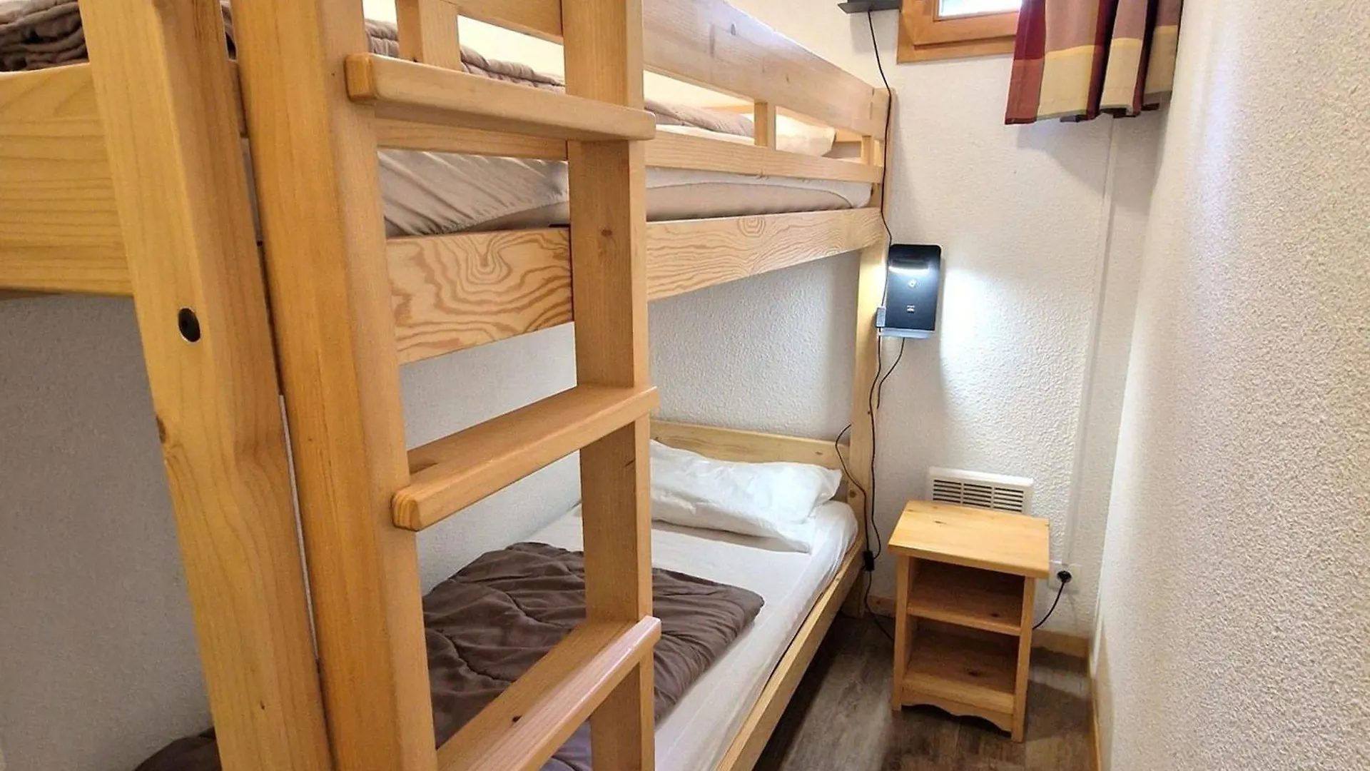 Appartement 4 Pieces Pour 6/8 Personnes Avec Terrasse, Proche Pistes Et Centre A Valfrejus - Fr-1-265-172 Apartment