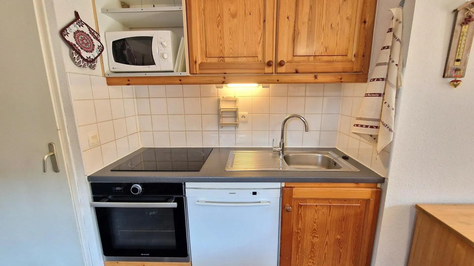 Appartement 4 Pieces Pour 6/8 Personnes Avec Terrasse, Proche Pistes Et Centre A Valfrejus - Fr-1-265-172 0*,